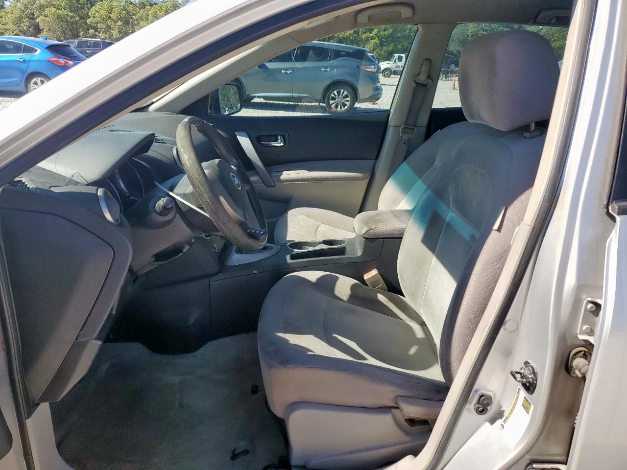 Nissan Rogue S Image 3