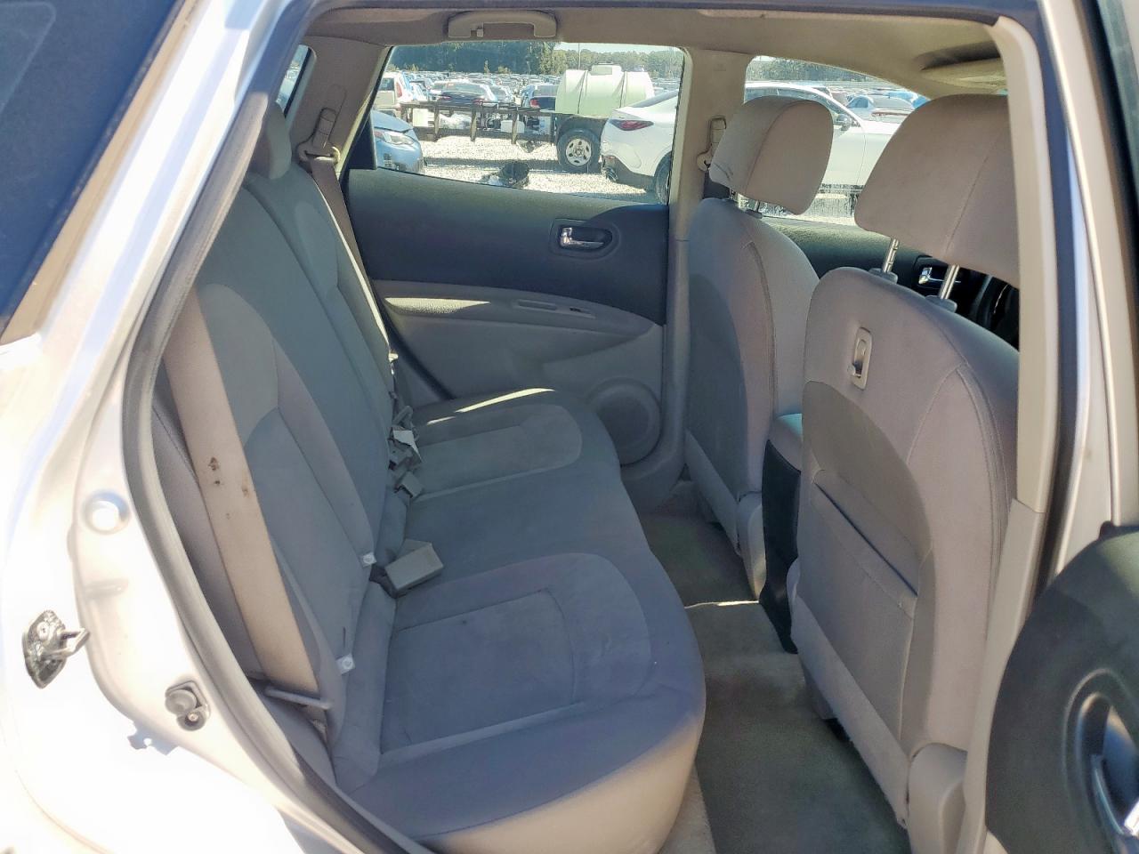 Nissan Rogue S Image 9