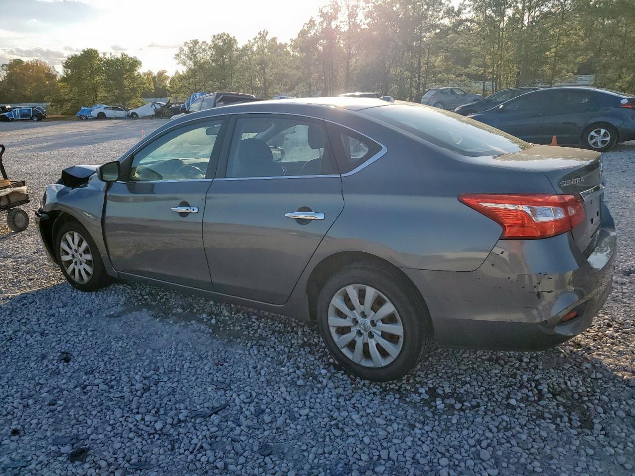 Nissan Sentra S Image 3