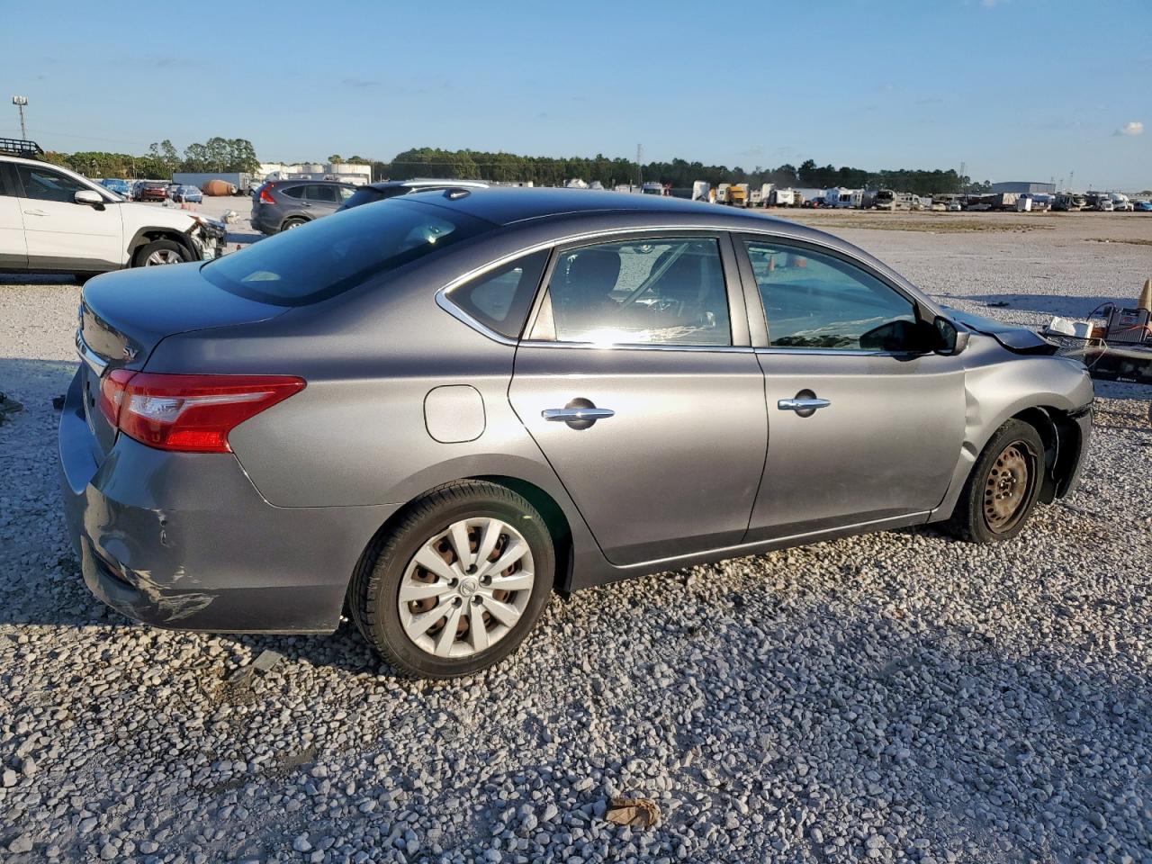 Nissan Sentra S Image 2
