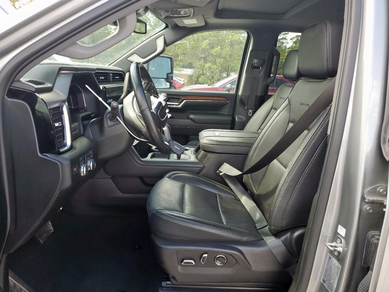 GMC Sierra K2500 Denali Image 9