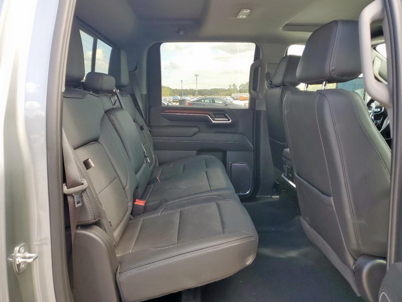 GMC Sierra K2500 Denali Image 2