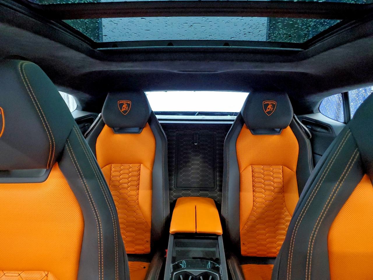 Lamborghini Urus Image 12