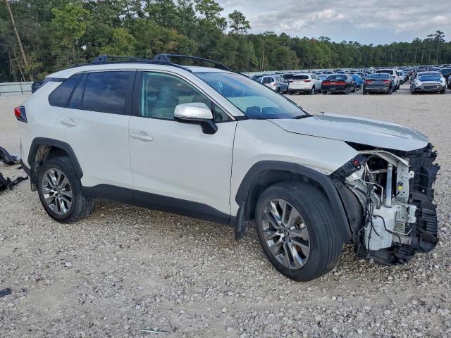 Toyota RAV4 Xle Premium Image 8