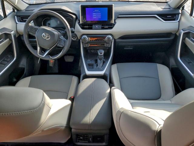 Toyota RAV4 Xle Premium Image 3