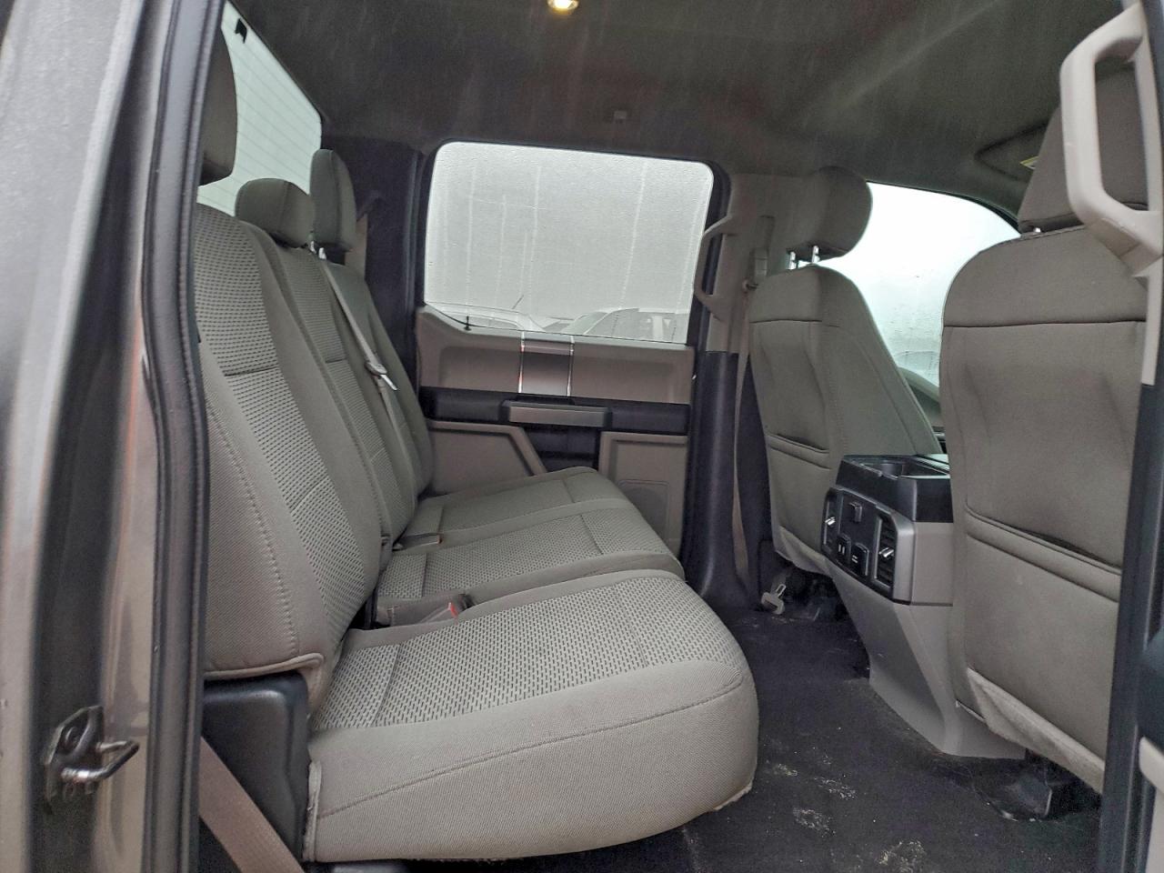 Ford F-150 Supercrew Image 6