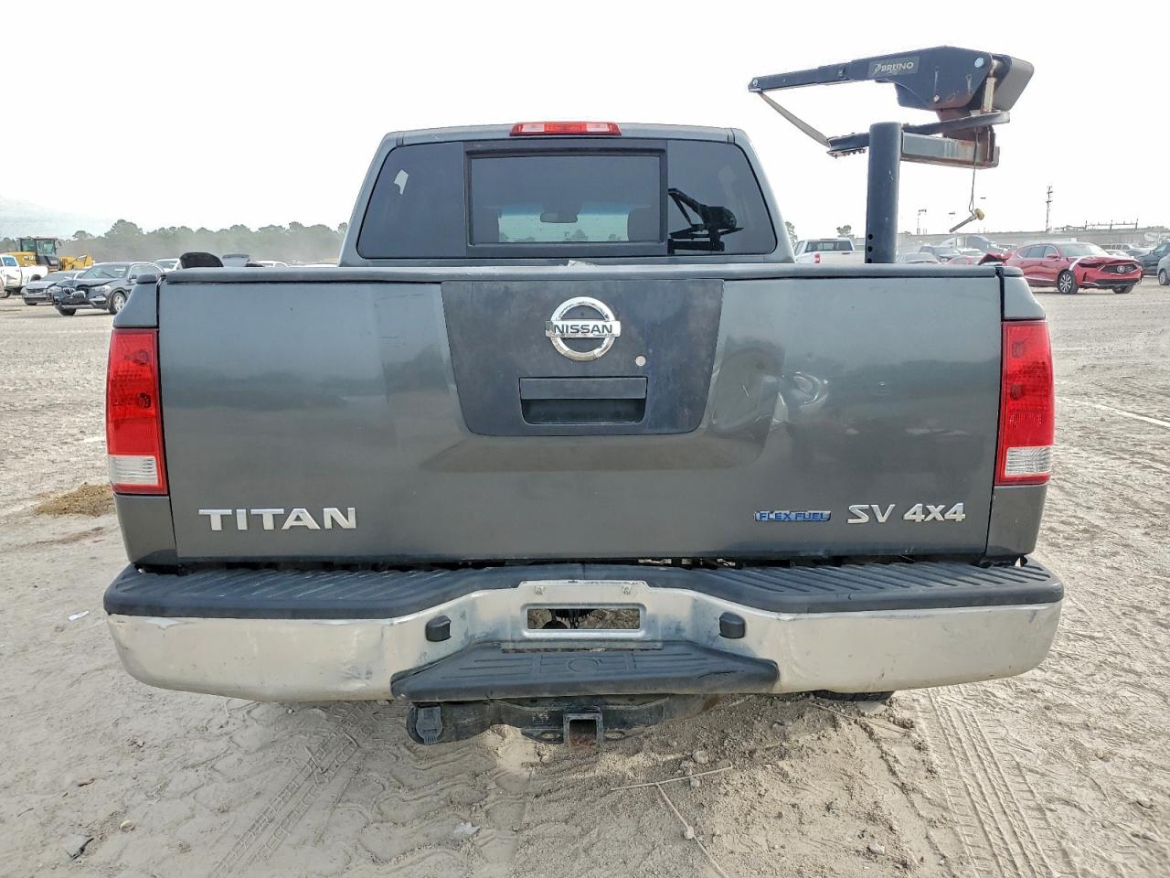 Nissan Titan S Image 3