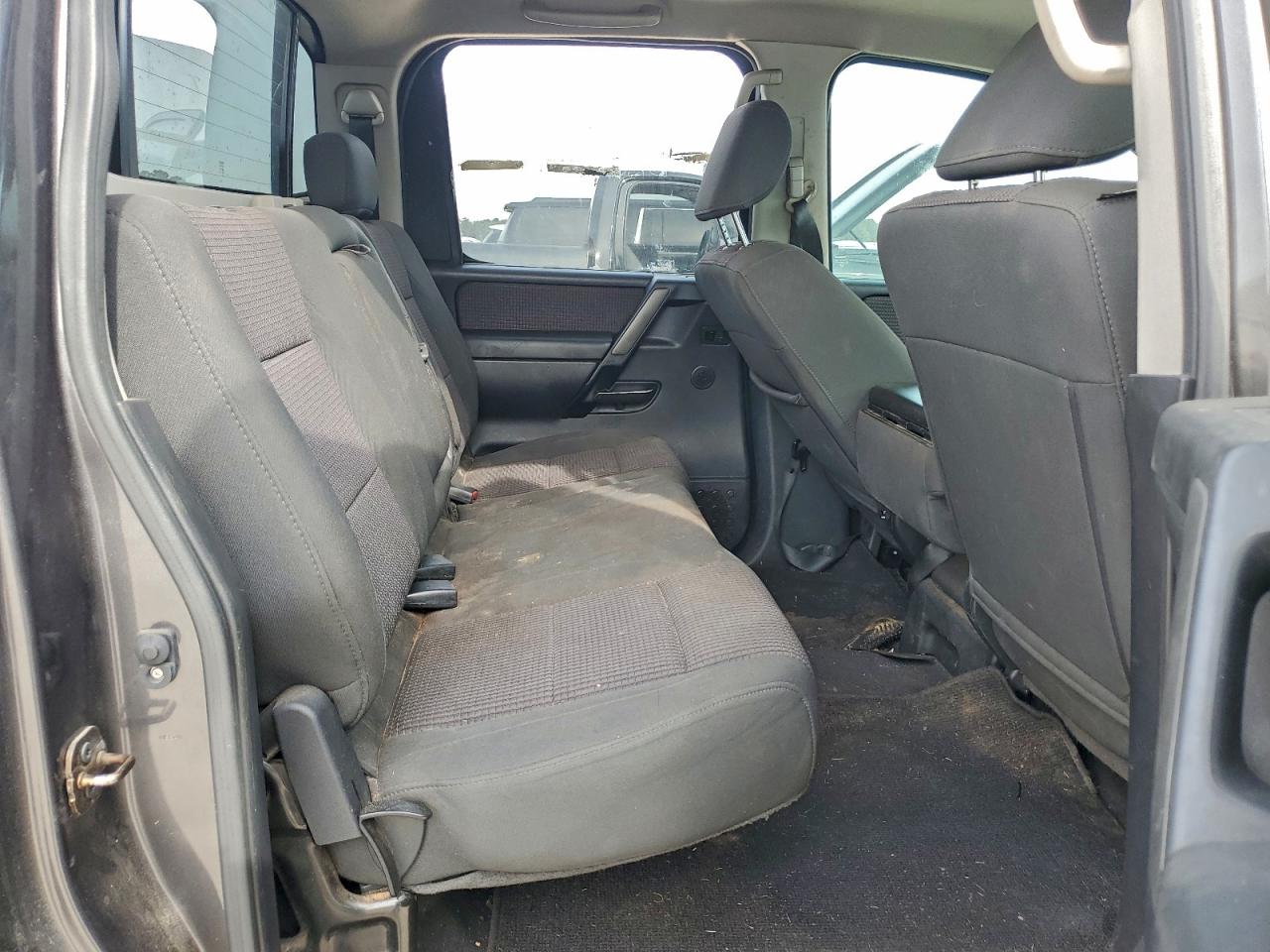 Nissan Titan S Image 8