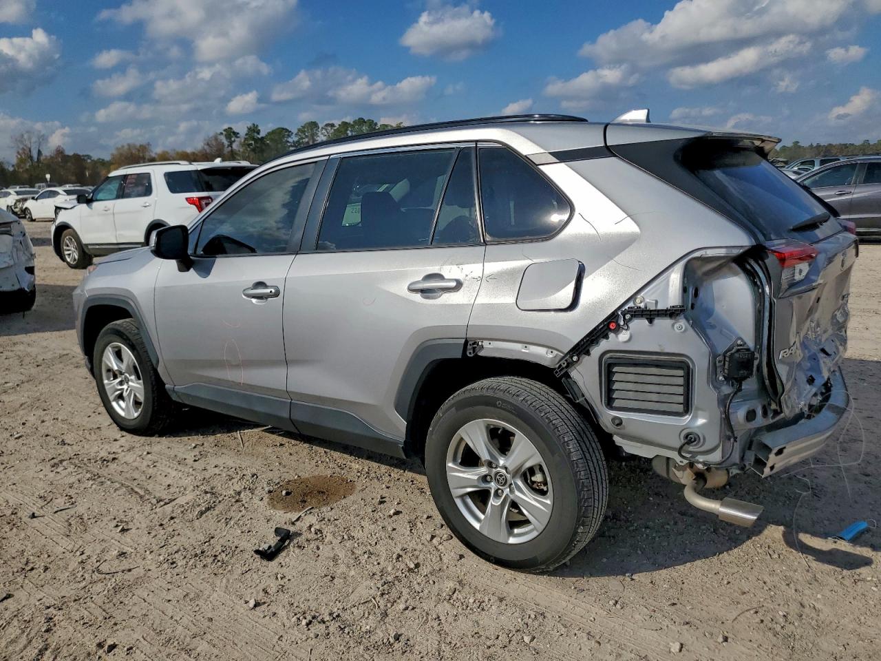 Toyota RAV4 Xle Image 2