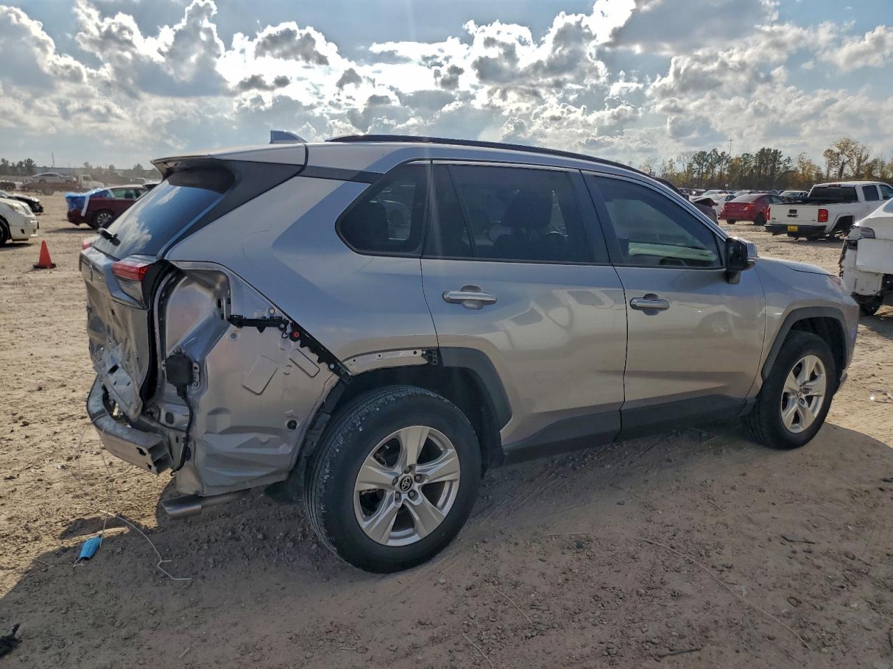 Toyota RAV4 Xle Image 14