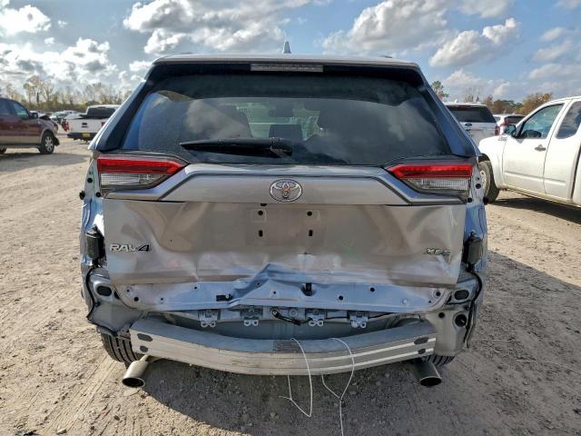 Toyota RAV4 Xle Image 3