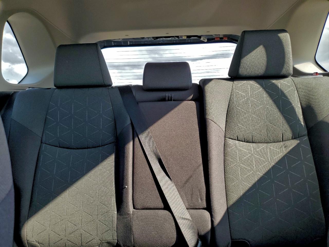 Toyota RAV4 Xle Image 13