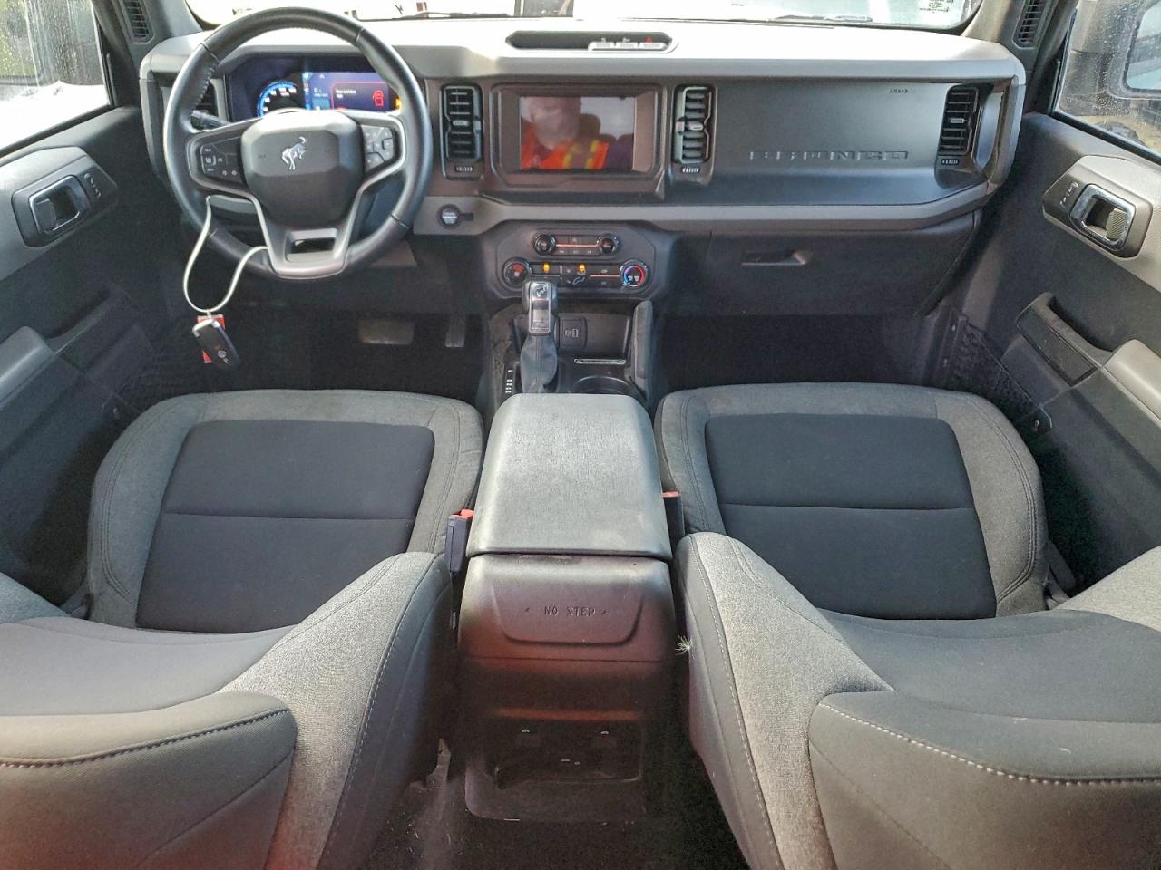 Ford Bronco Base Image 5