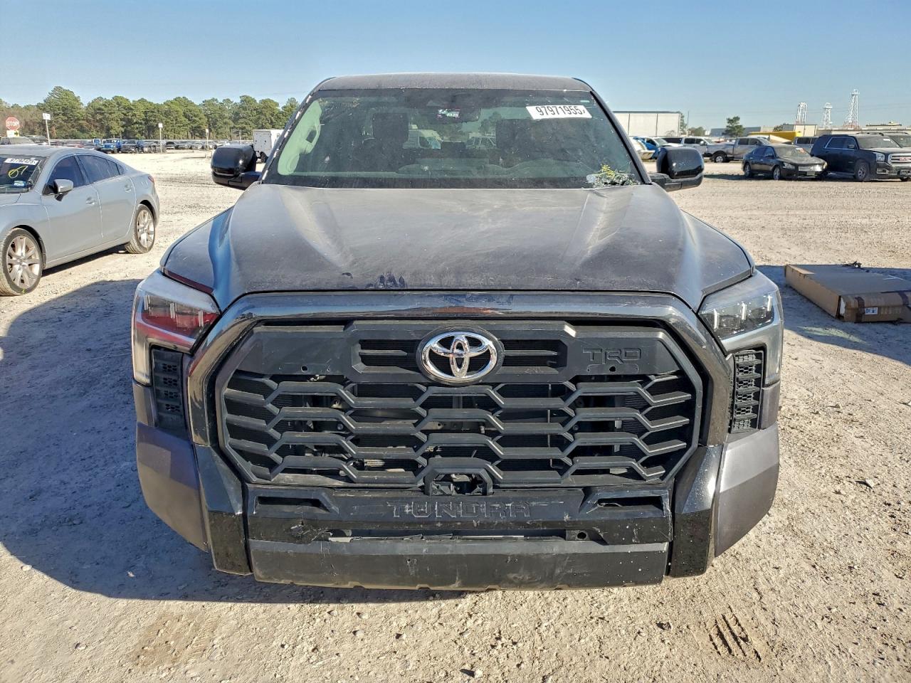 Toyota Tundra Crewmax Limited Image 3