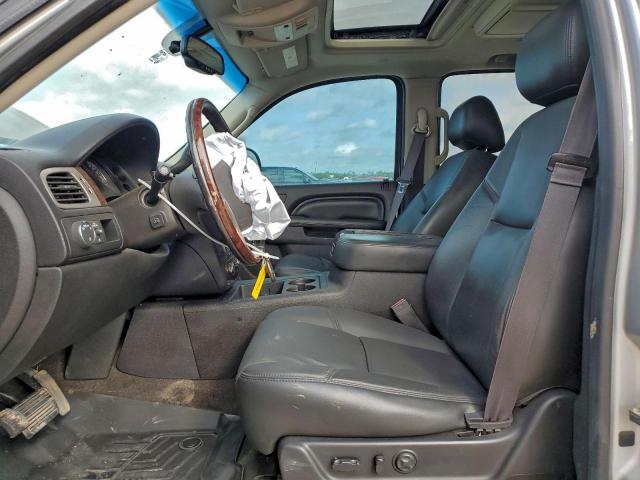 GMC Yukon Denali Image 7