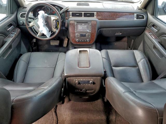 GMC Yukon Denali Image 11