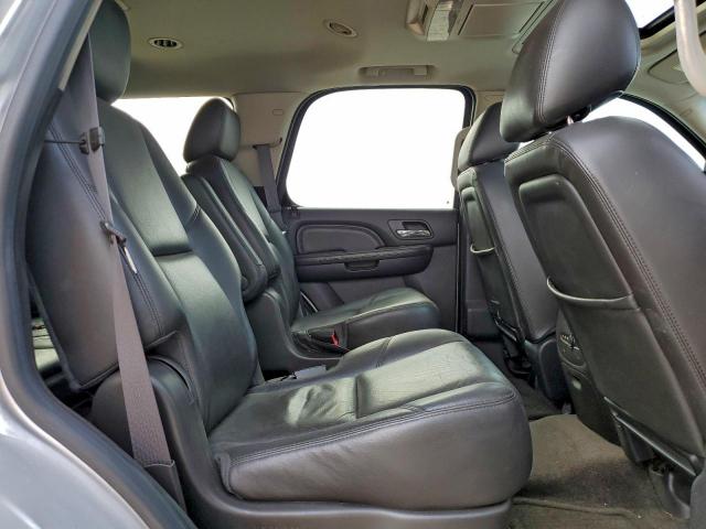 GMC Yukon Denali Image 4