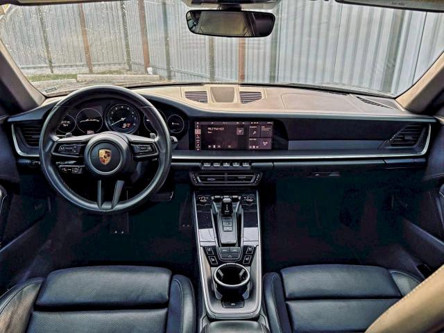 Porsche 911 Carrera S Image 6