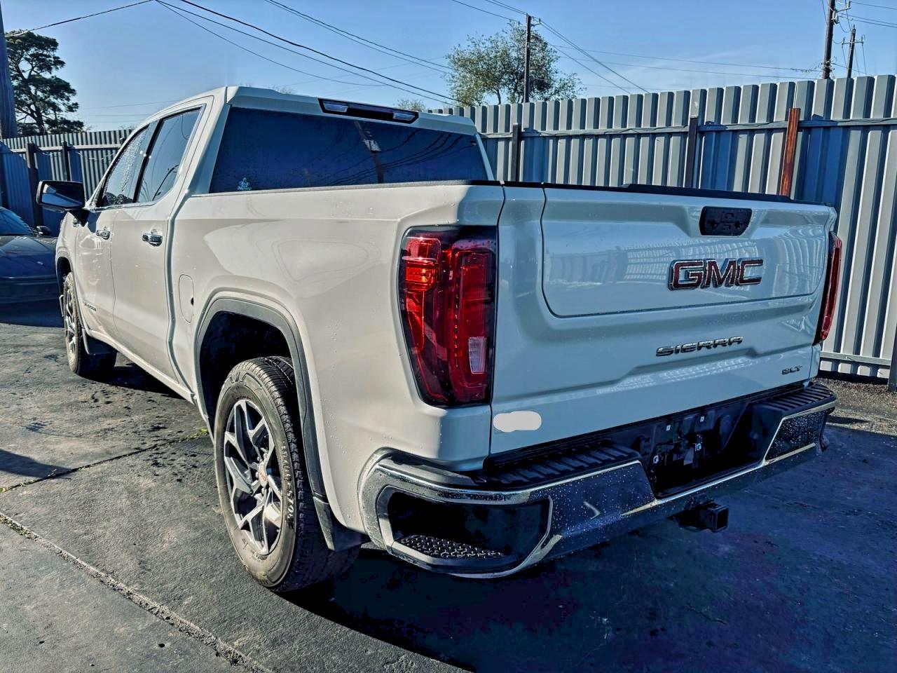 GMC Sierra C1500 Slt Image 3