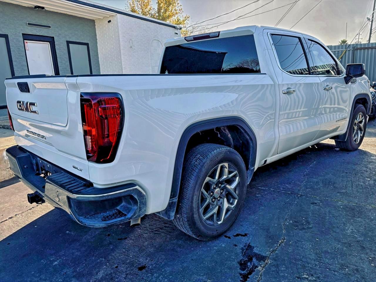 GMC Sierra C1500 Slt Image 2