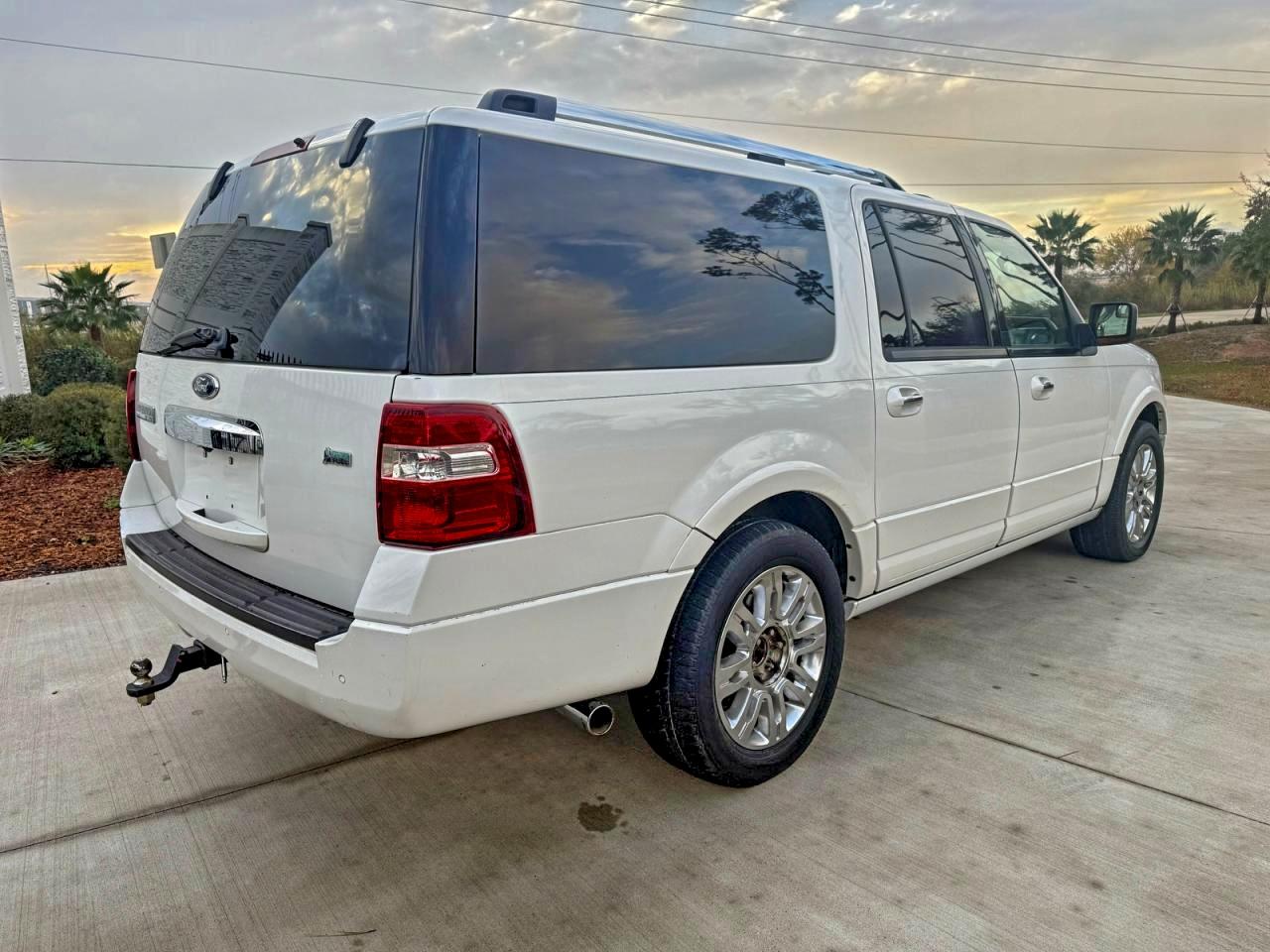 Ford Expedition El Limited Image 10