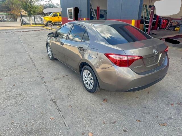 Toyota Corolla L Image 9