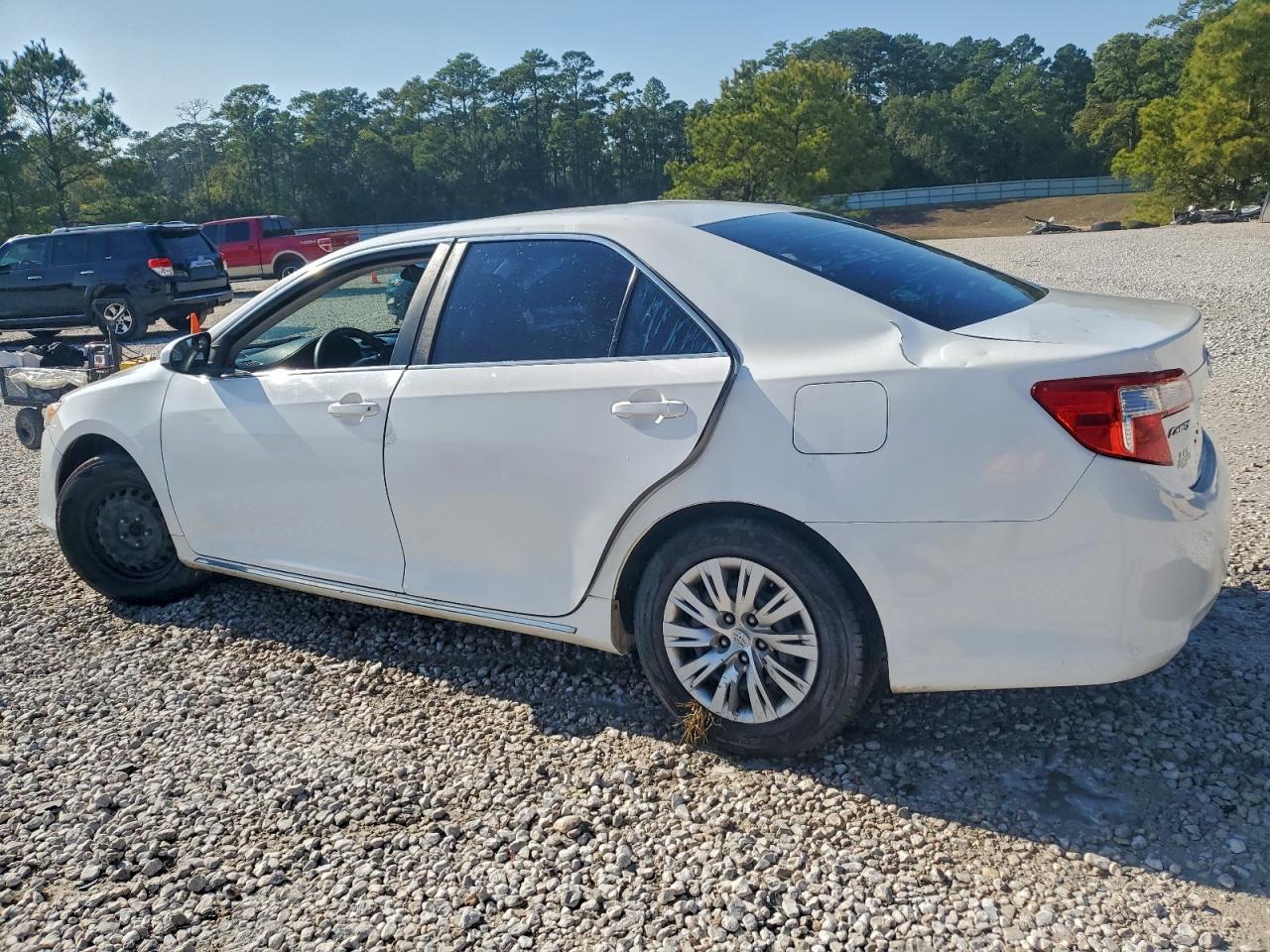 Toyota Camry L Image 12