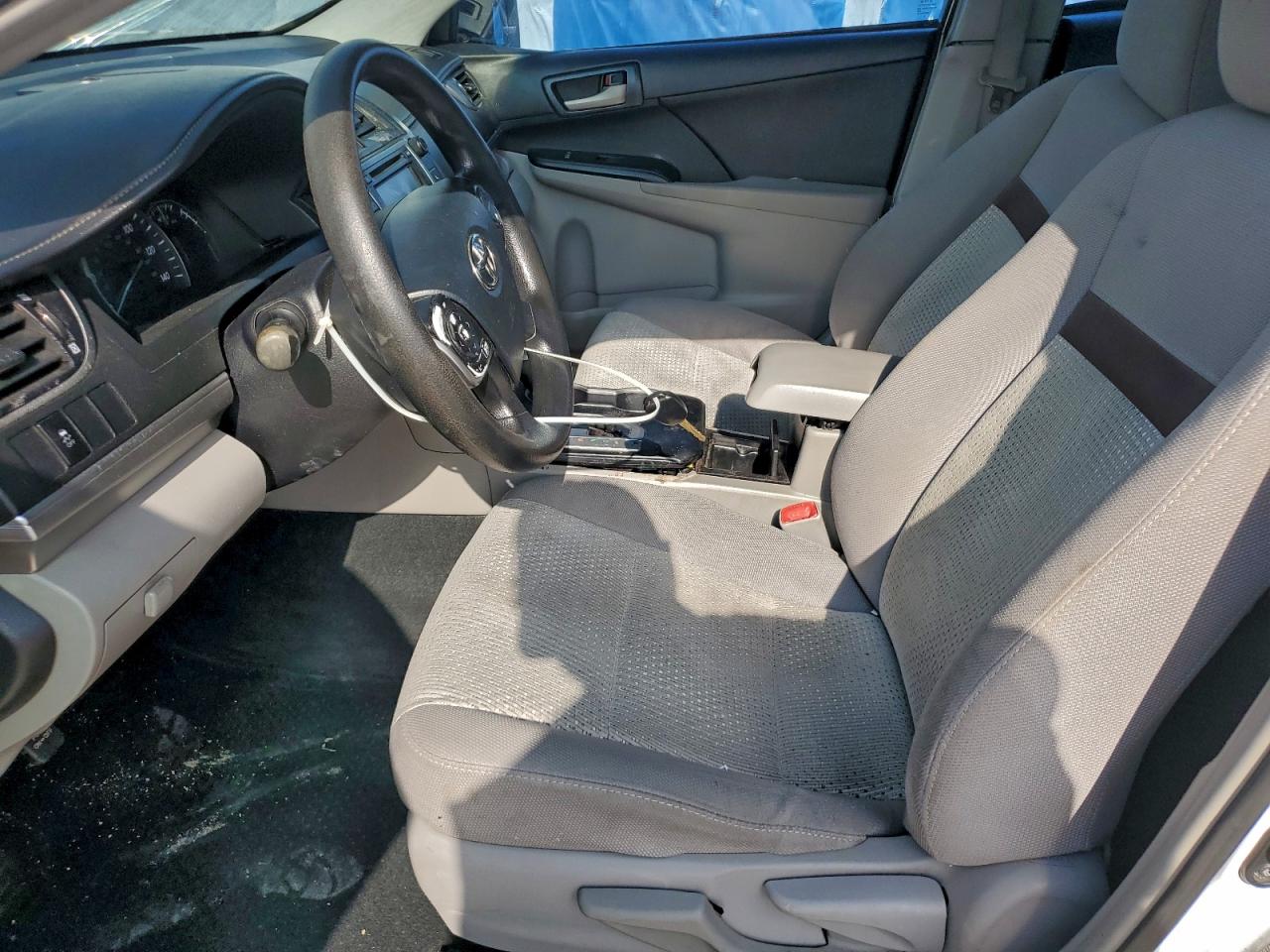 Toyota Camry L Image 4