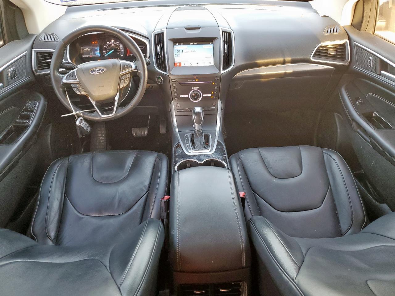 Ford Edge Titanium Image 4