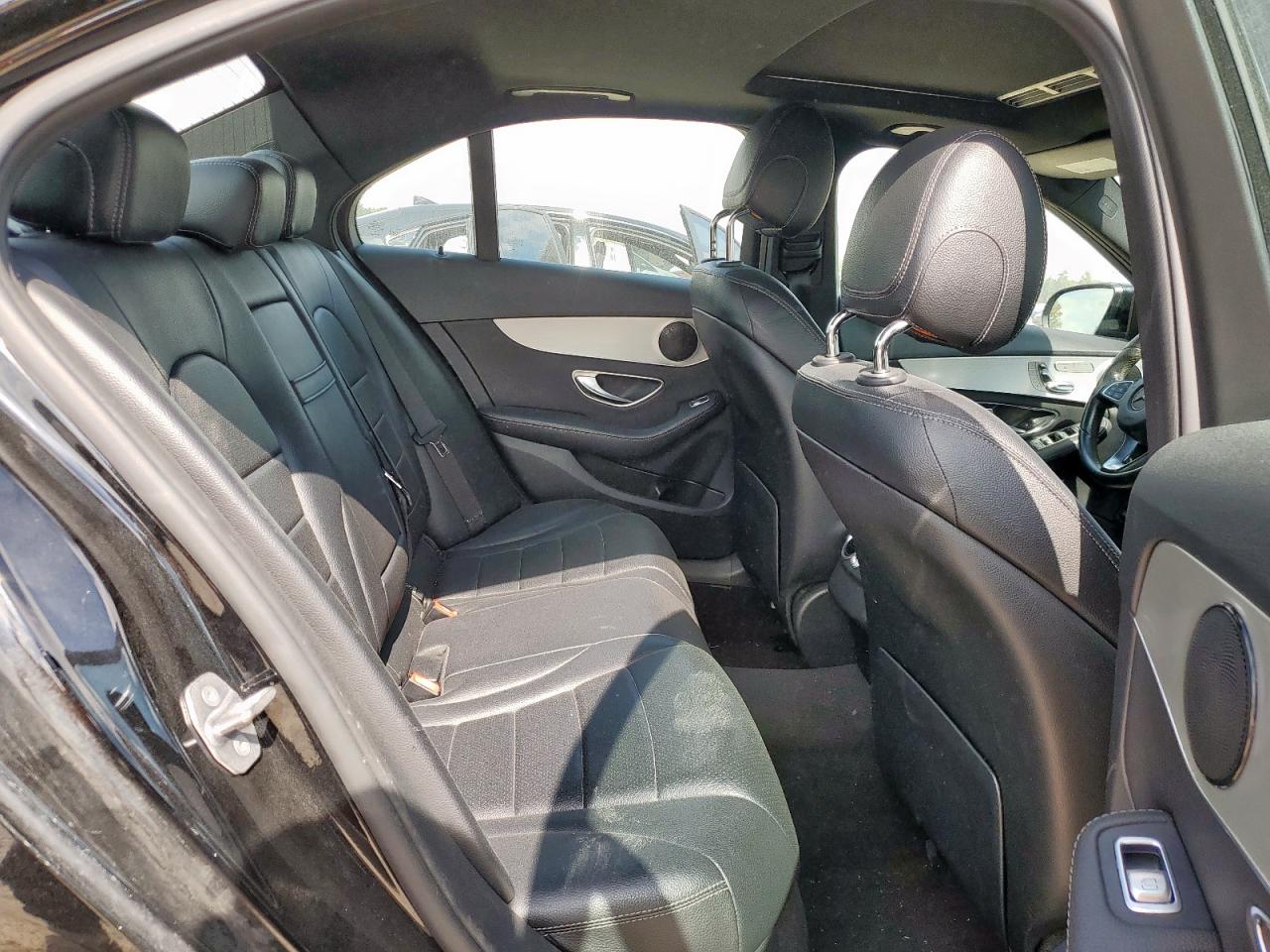 Mercedes-Benz C-Class 300 Image 6