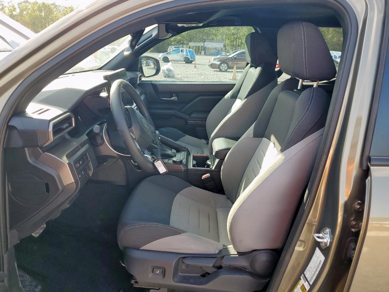 Toyota Tacoma Double Cab Image 2