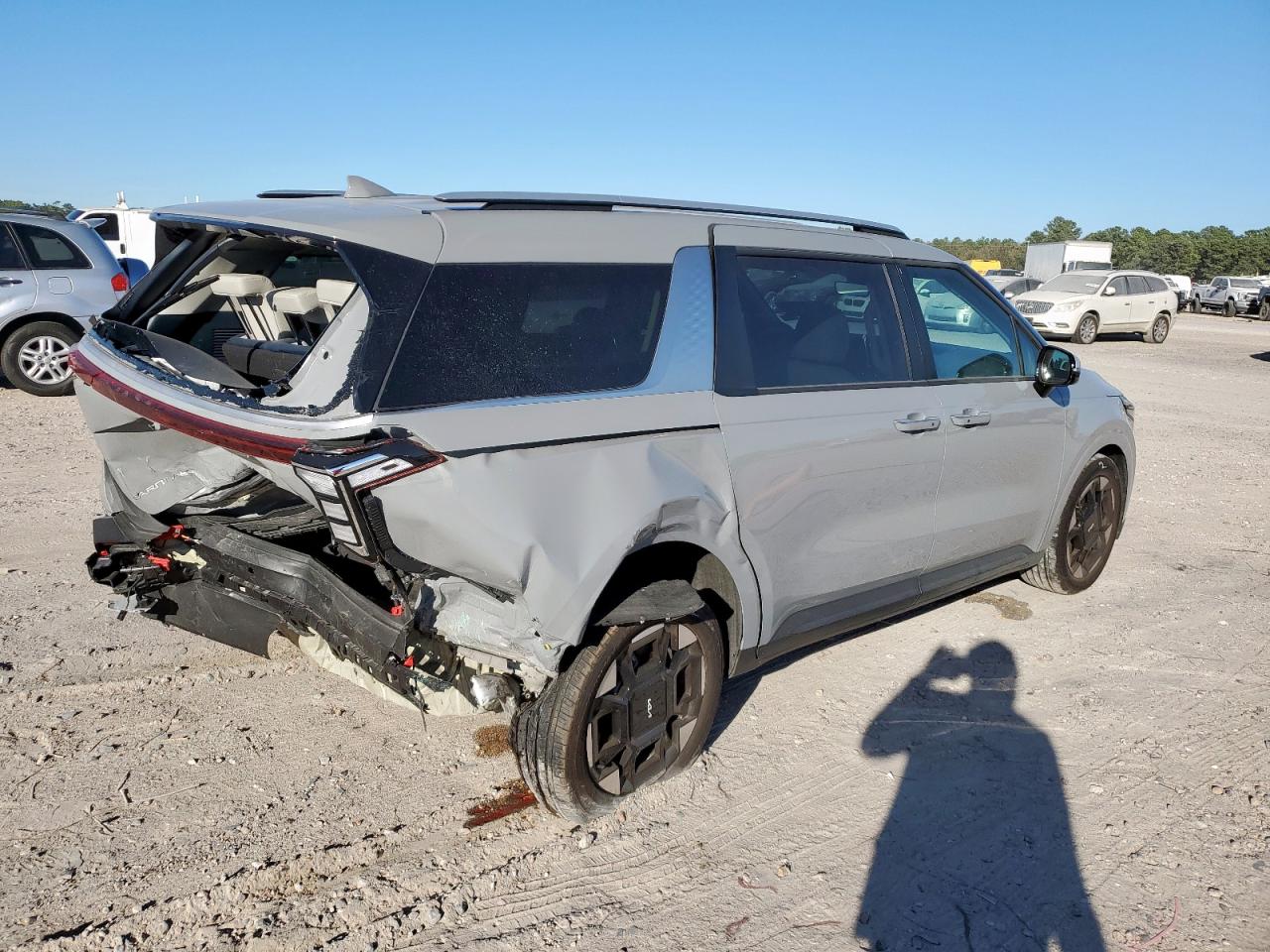 Kia Carnival Ex Image 3