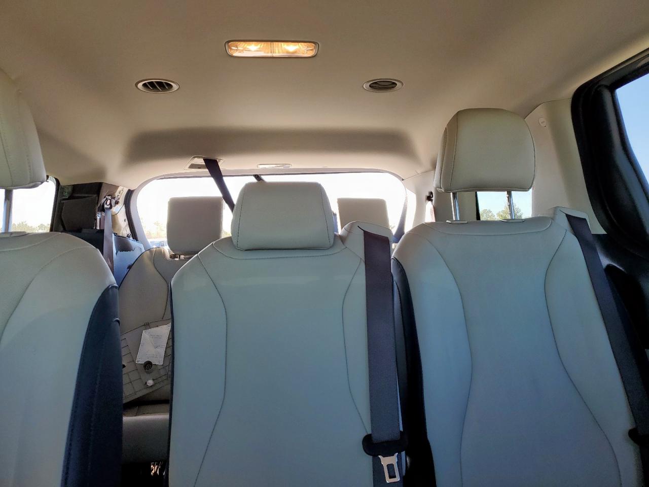 Kia Carnival Ex Image 8