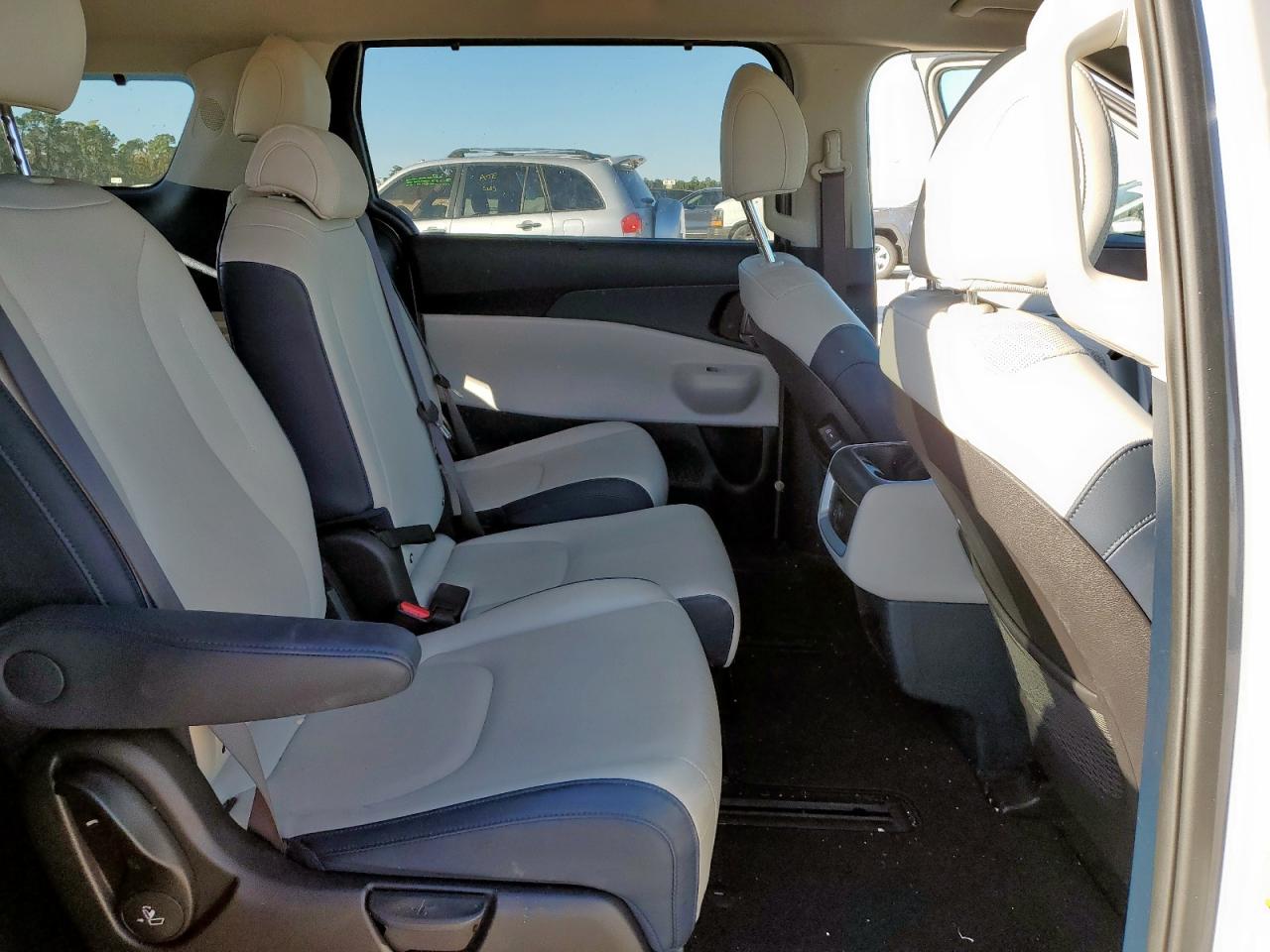 Kia Carnival Ex Image 6