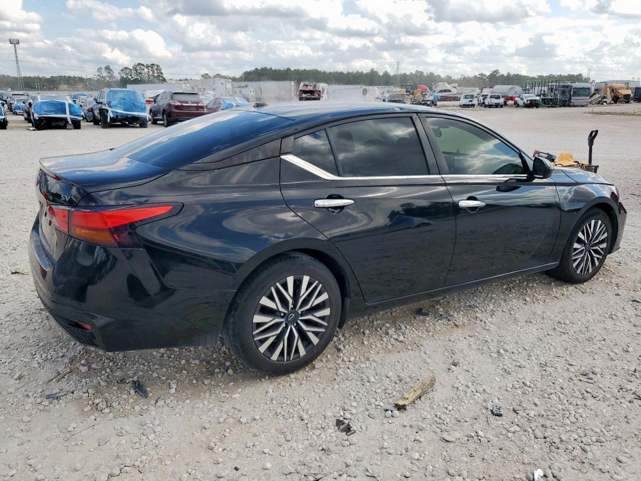 Nissan Altima Sv Image 2