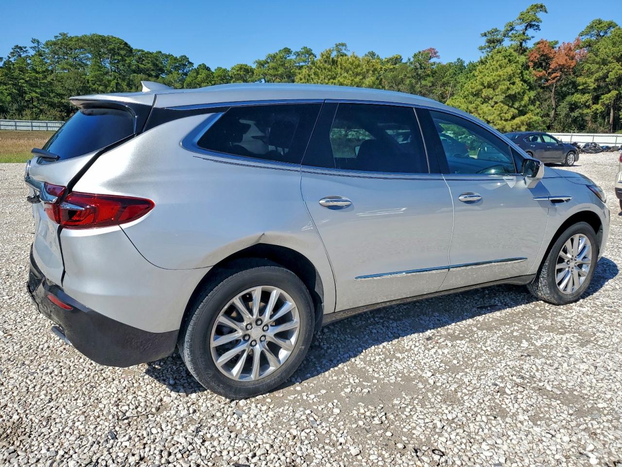 Buick Enclave Essence Image 10