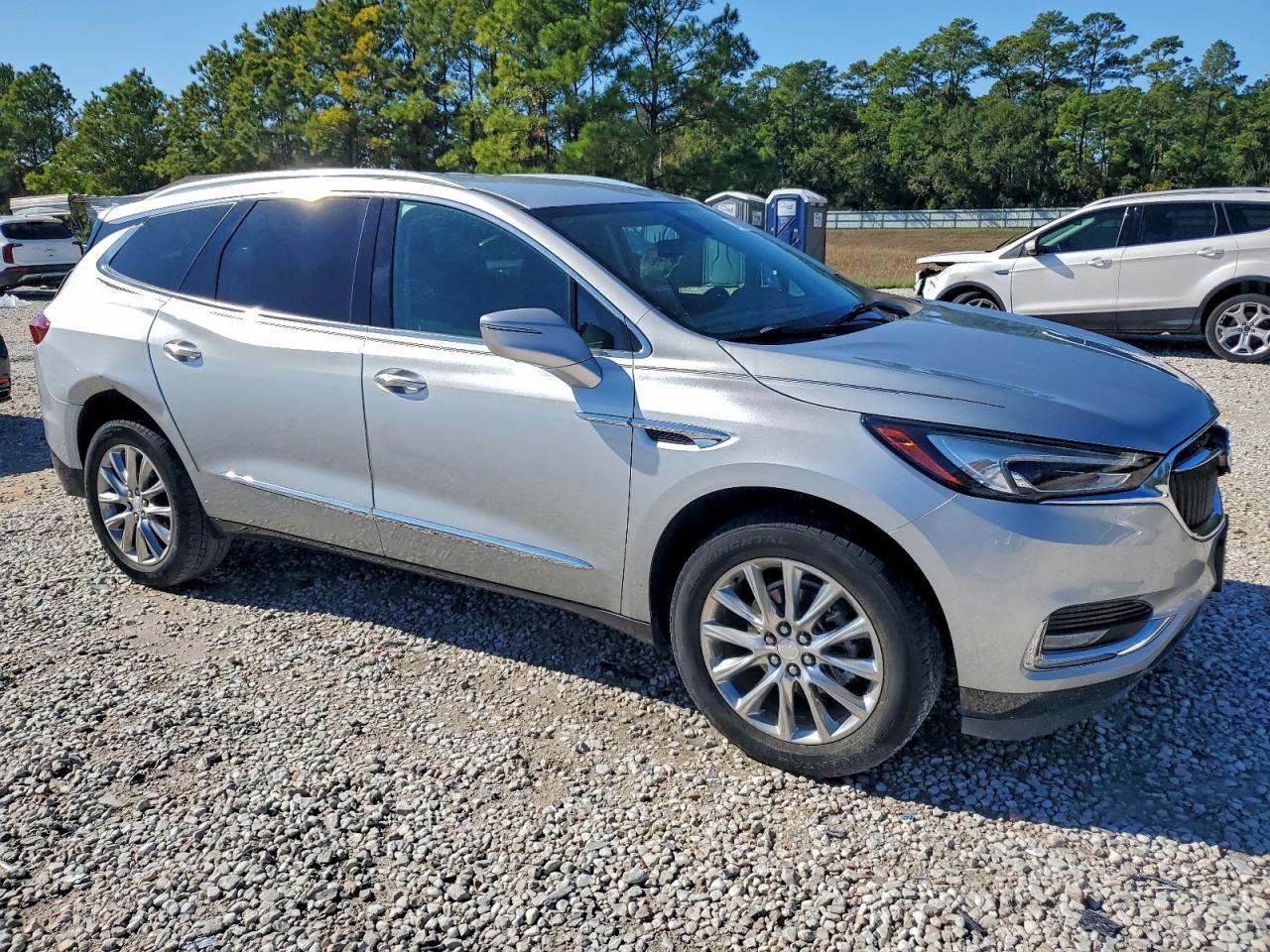 Buick Enclave Essence Image 11