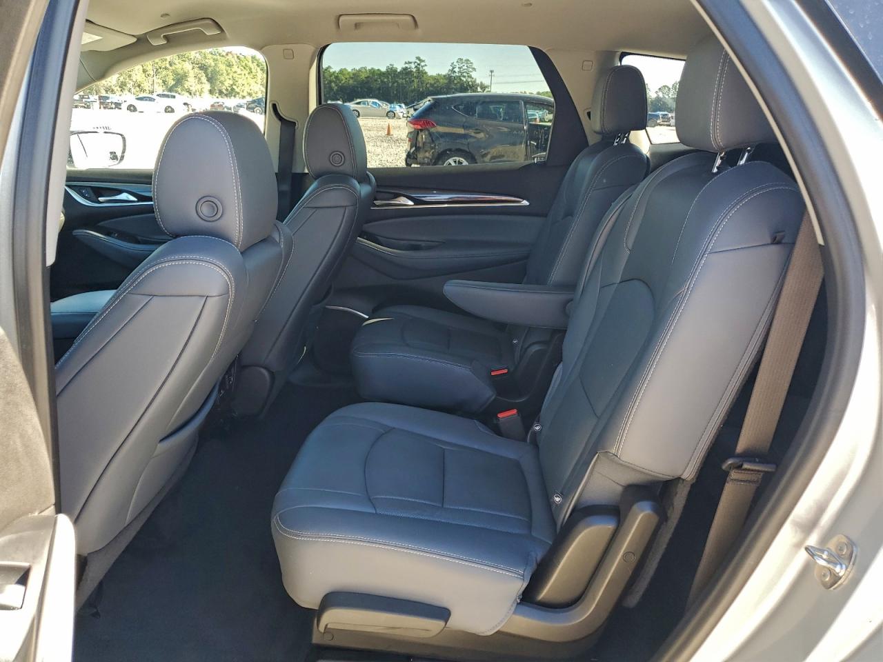 Buick Enclave Essence Image 13