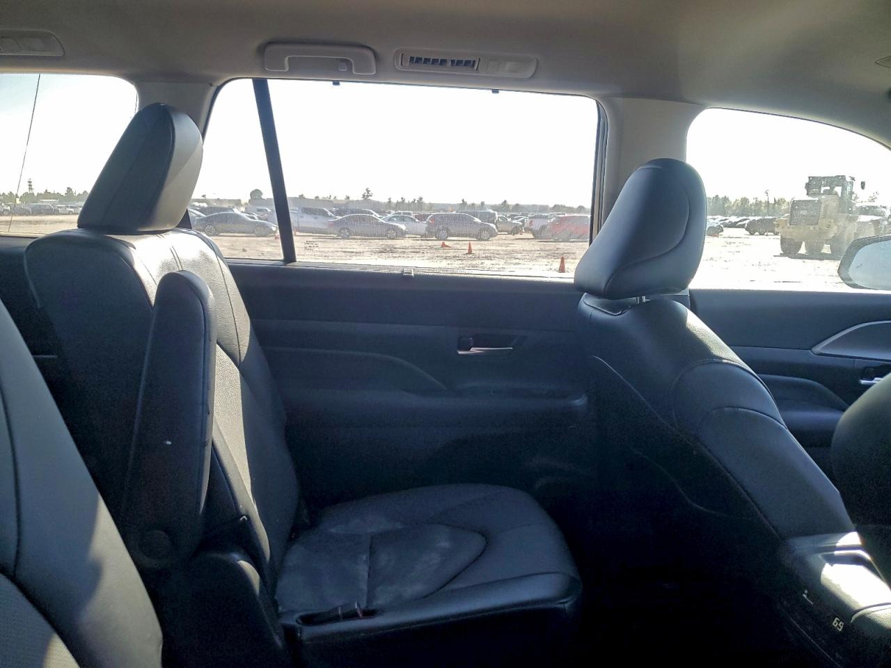 Toyota Grand High Xle Image 12