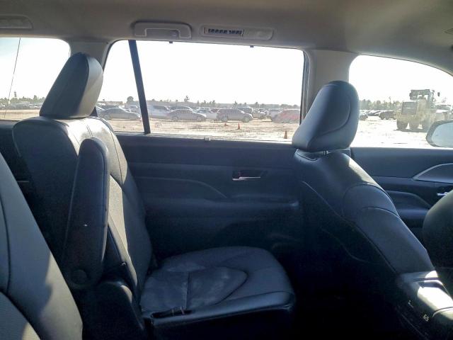 Toyota Grand High Xle Image 12