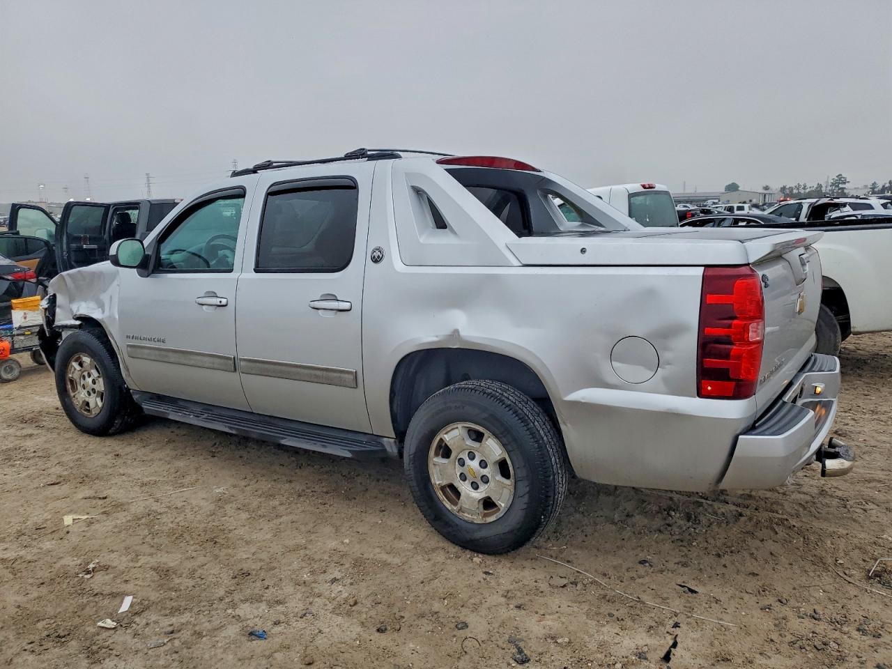 Chevrolet Avalanche Ls Image 6