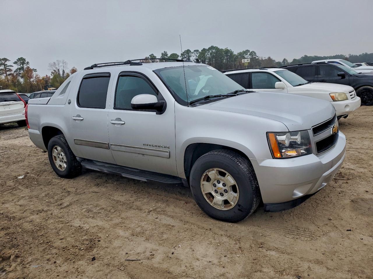 Chevrolet Avalanche Ls Image 5