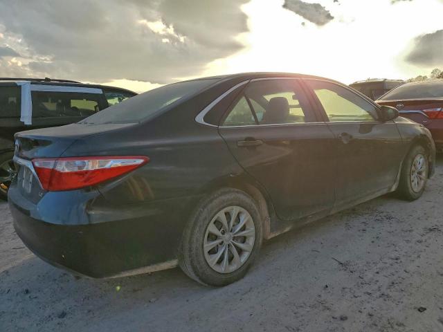 Toyota Camry Le Image 7