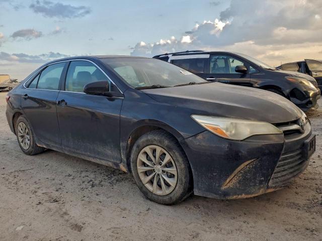 Toyota Camry Le Image 6