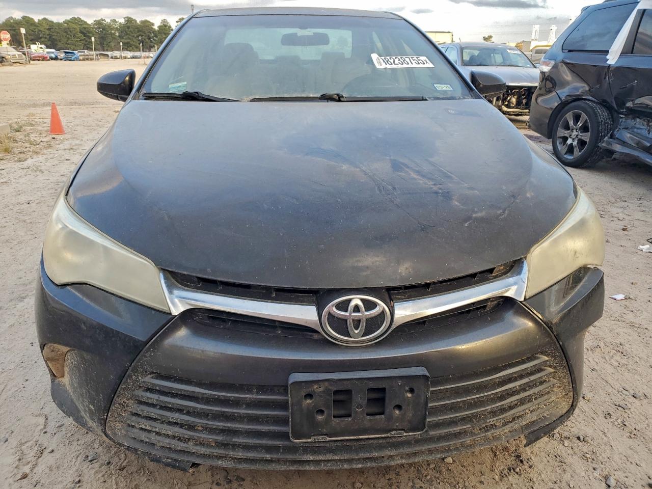 Toyota Camry Le Image 8