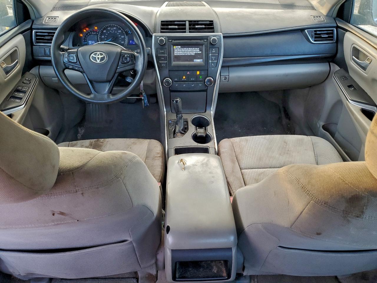 Toyota Camry Le Image 4