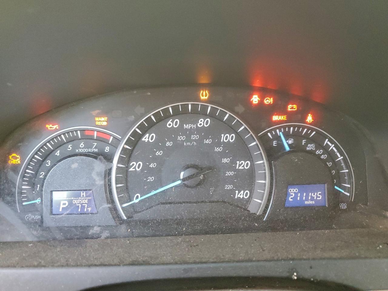 Toyota Camry Le Image 10