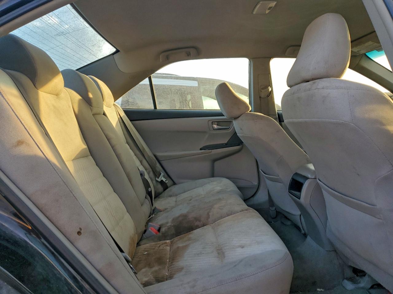 Toyota Camry Le Image 9