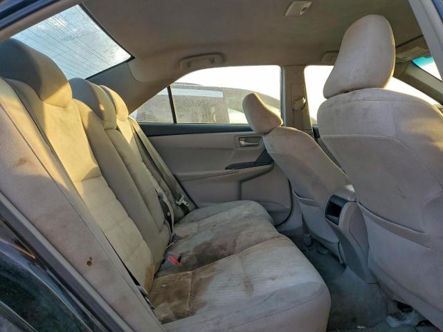 Toyota Camry Le Image 9