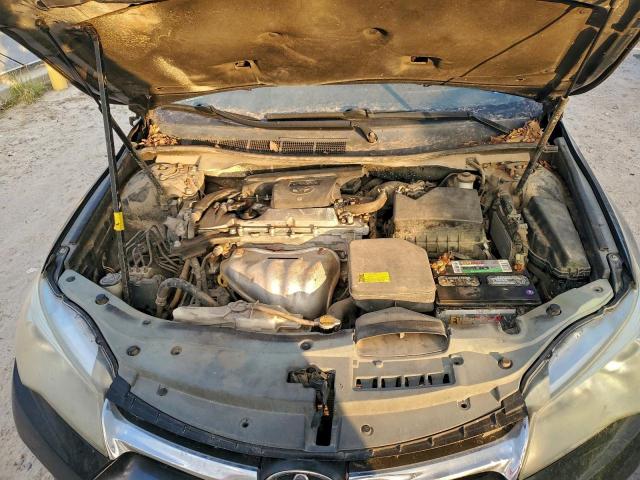 Toyota Camry Le Image 12